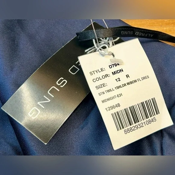 NWT Alfred Sung Bow One-Shoulder Satin Trumpet Gown in Navy, D794, Size 12R - Picture 11 of 15